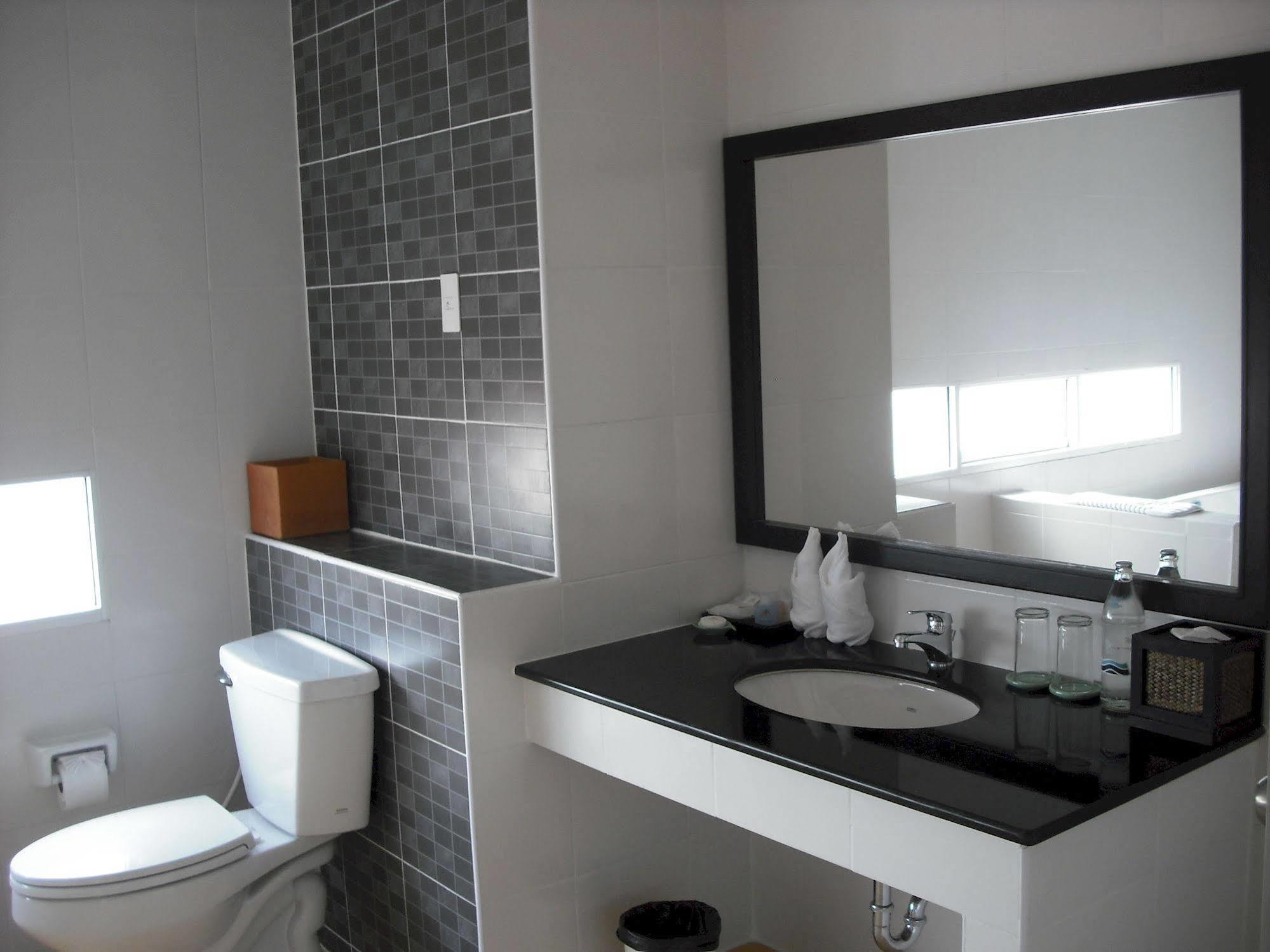 Ampo Residence Пра Након Си Аютая Екстериор снимка